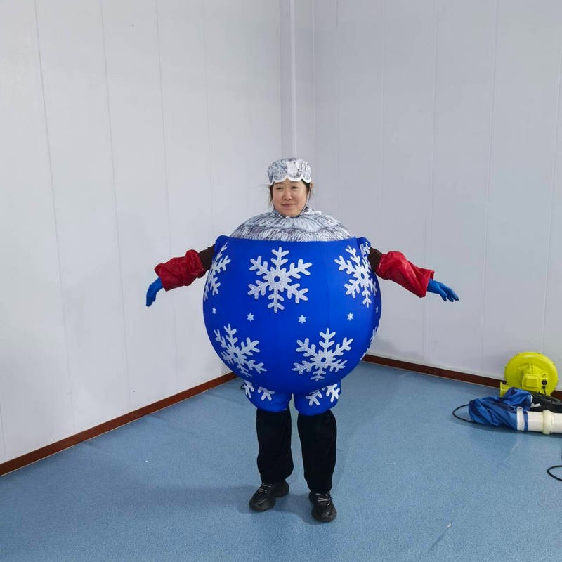 Костюм с надуваема топка
